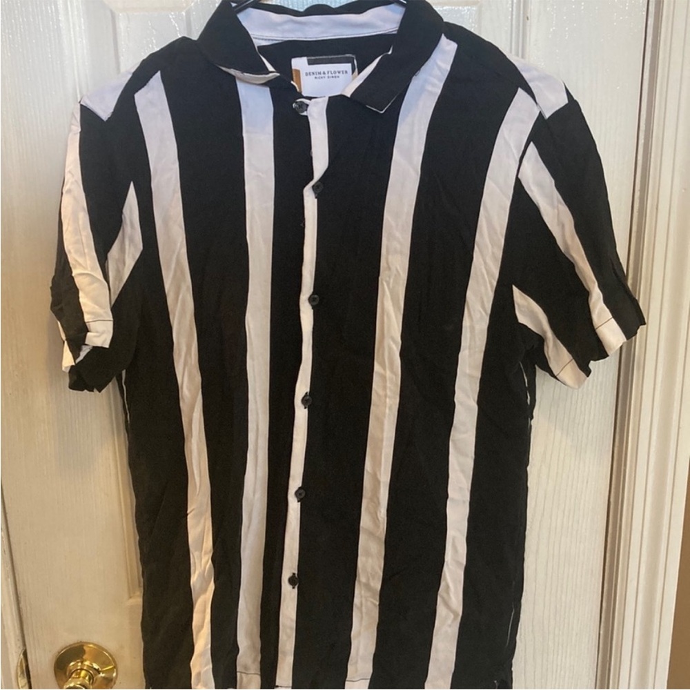 Denim & Flower Black & White Striped Casual Button Down